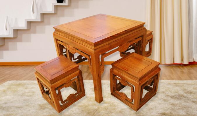 中式餐桌配实木椅子